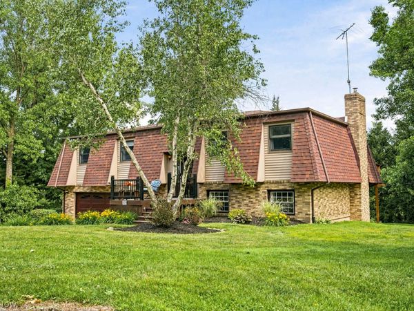 1513 Meadow Square NE, Bolivar, OH 44612