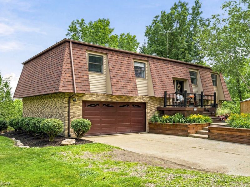 1513 Meadow Square NE, Bolivar, OH 44612 Photo 2