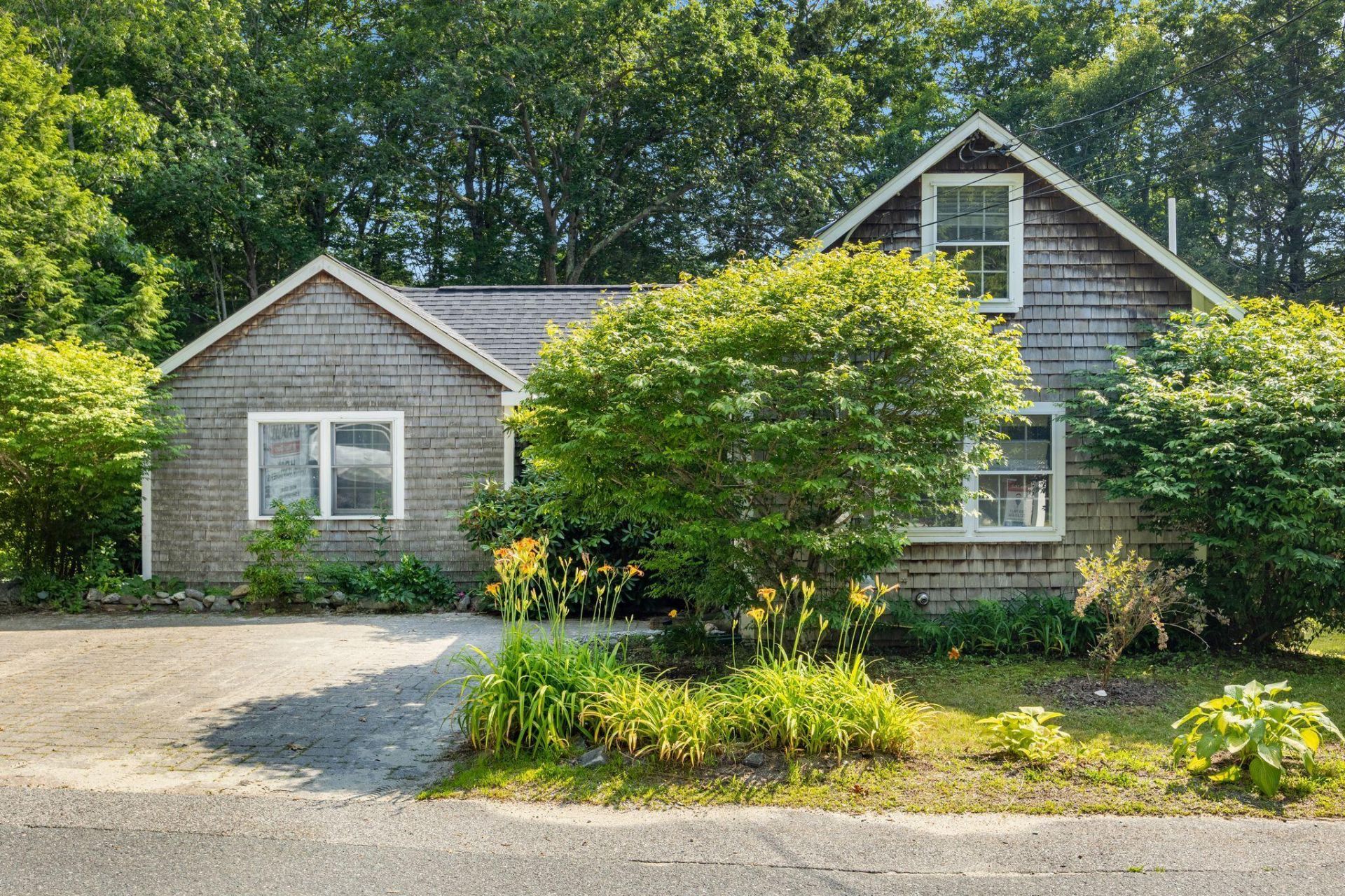 86 Underwood Road, Falmouth, ME 04105 Main Photo