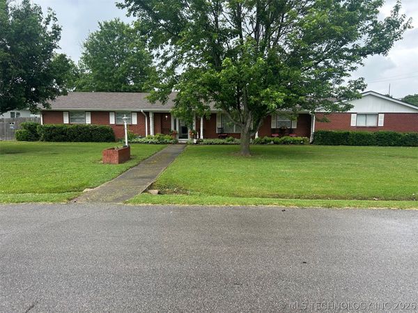 207 S Taylor Avenue , Wagoner, OK 74467