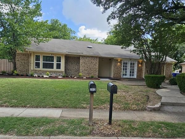 202 E Denton Drive, Euless, TX 76039