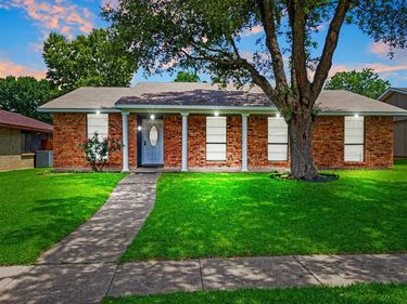 7232 Long Canyon Trail , Dallas, TX 75249