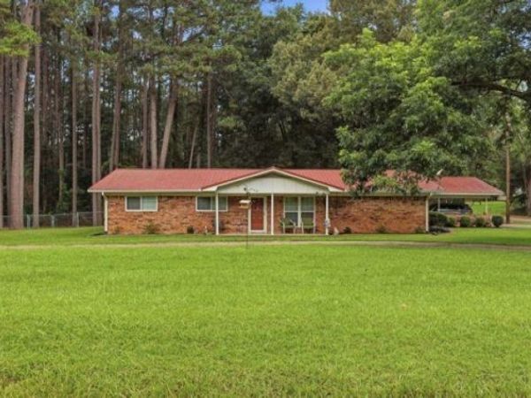 100 County Road 1123, Daingerfield, TX 75638