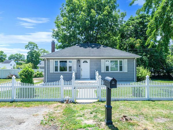 14 Pinelawn Avenue , Farmingville, NY 11738