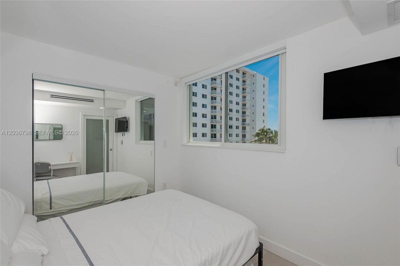 345 Ocean Dr , Unit 326, Miami Beach, FL 33139 Photo