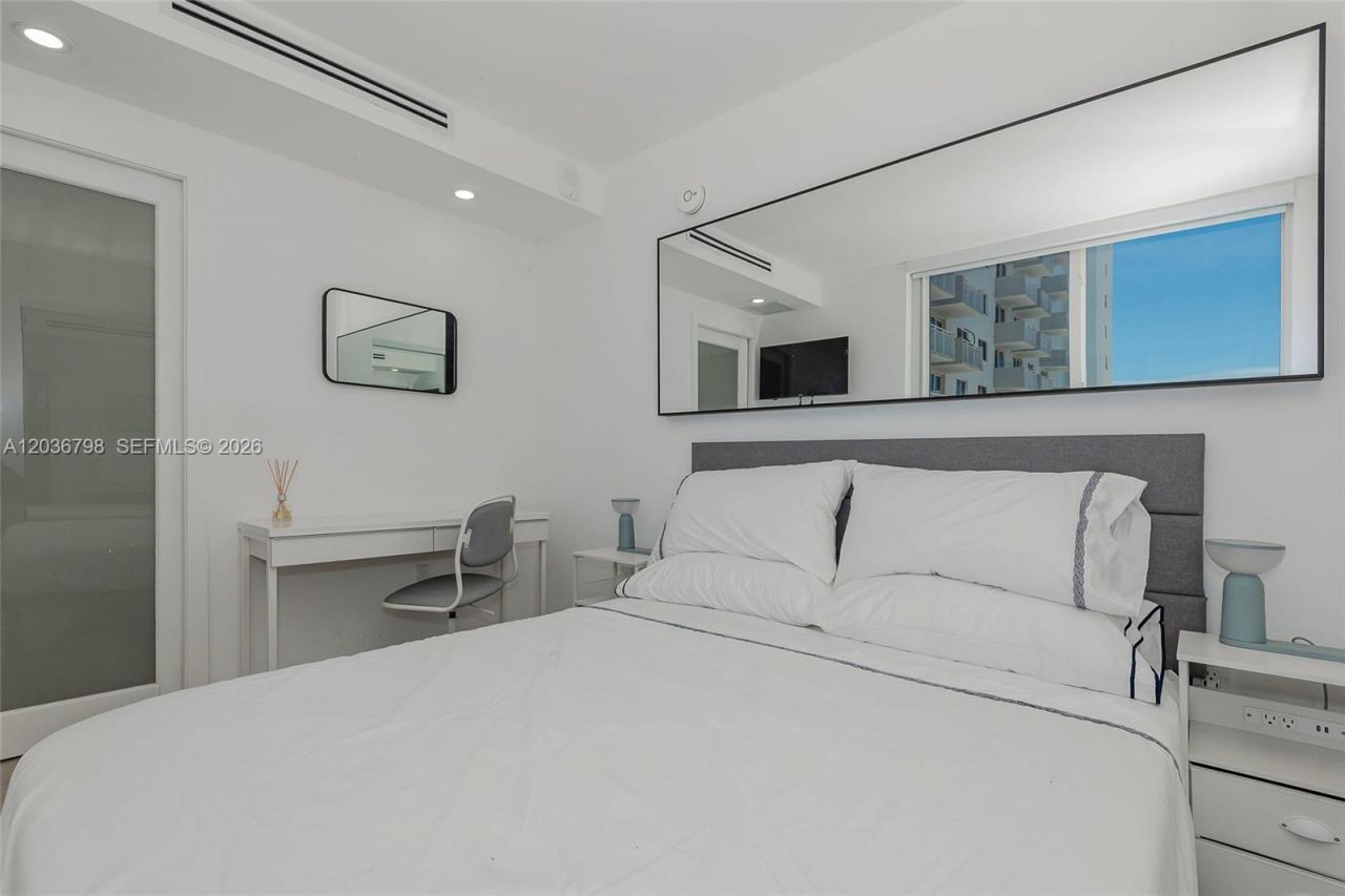 345 Ocean Dr , Unit 326, Miami Beach, FL 33139 Photo