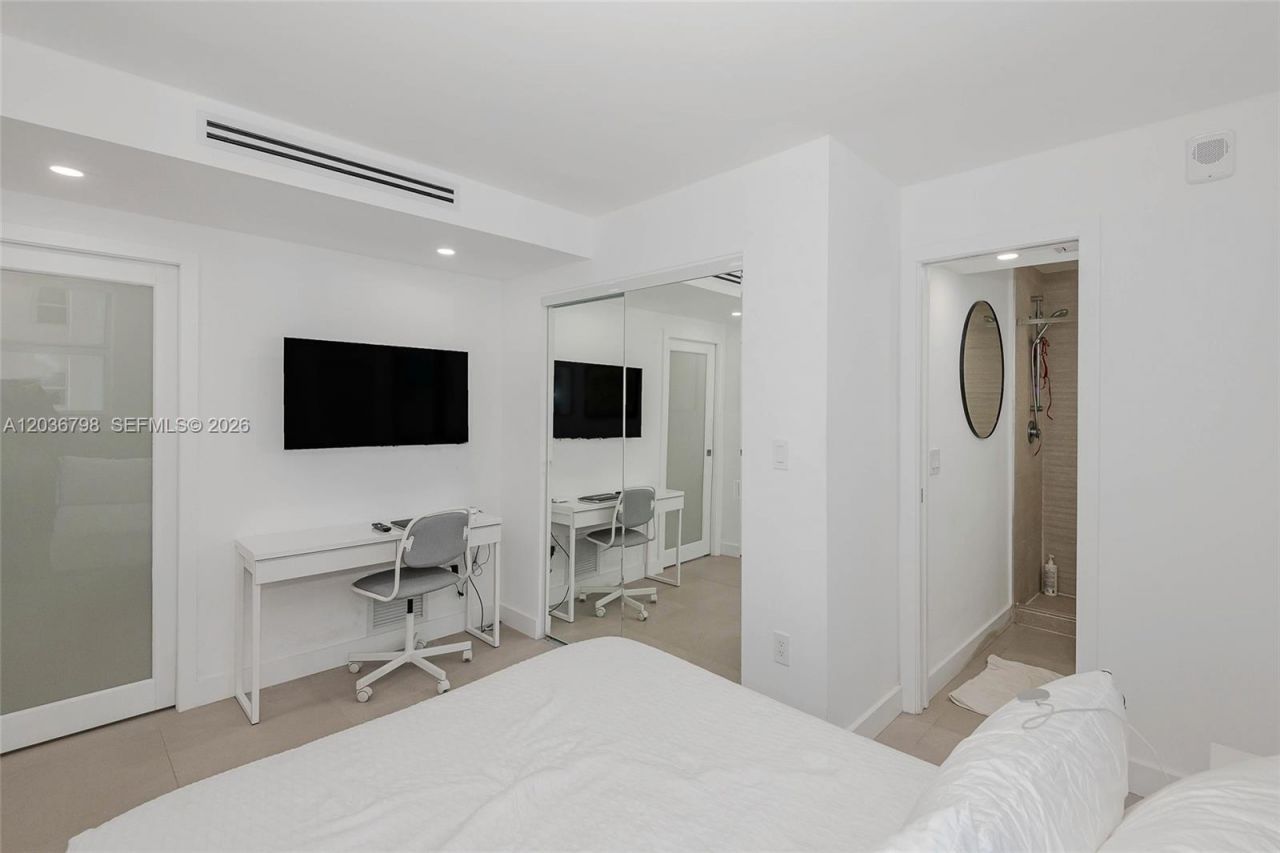 345 Ocean Dr , Unit 326, Miami Beach, FL 33139 Photo