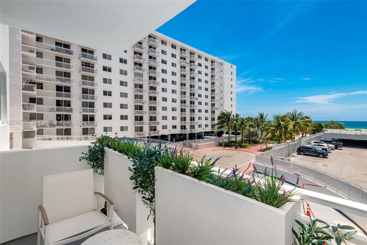345 Ocean Dr , Unit 326, Miami Beach, FL 33139 Photo