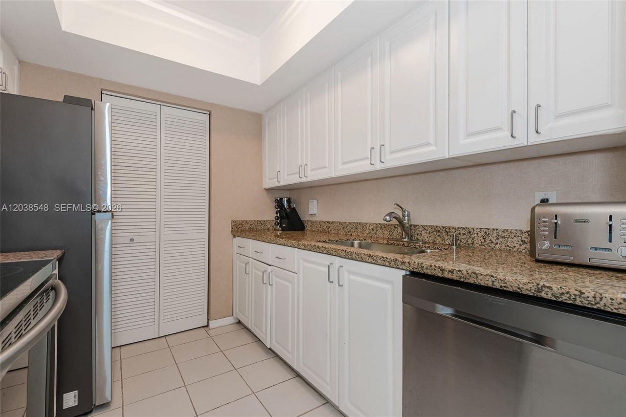 90 Alton Rd , Unit 607, Miami Beach, FL 33139 Photo