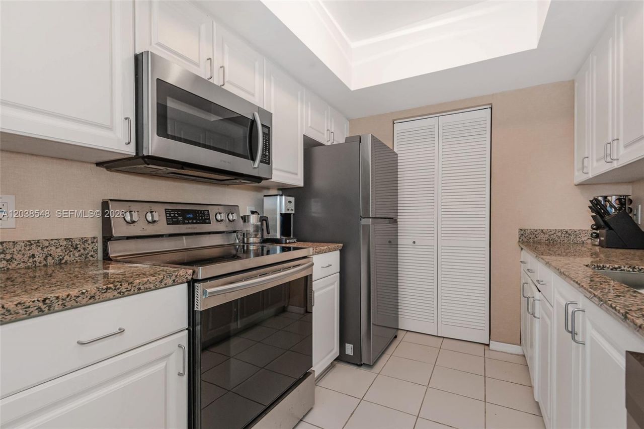 90 Alton Rd , Unit 607, Miami Beach, FL 33139 Photo