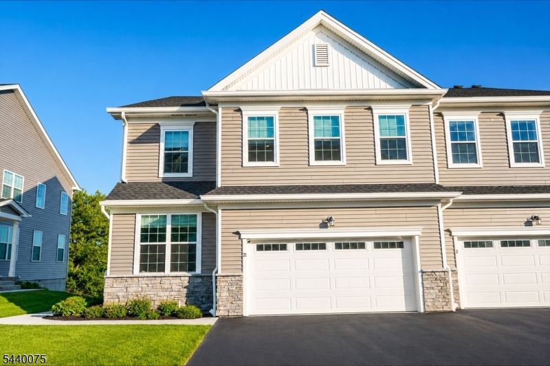 21 Astoria Pl, East Hanover, NJ 07936 Main Photo