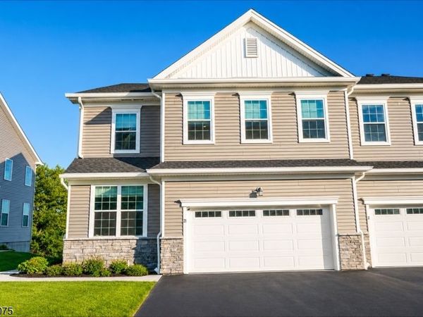 21 Astoria Pl, East Hanover, NJ 07936