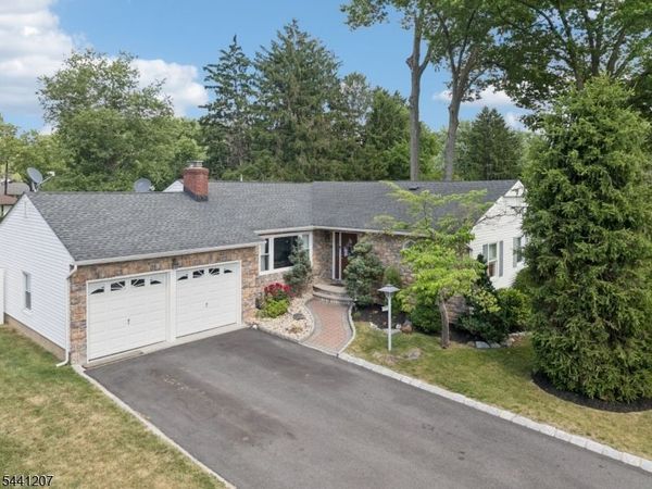 336 Darby Ln, Mountainside, NJ 07092