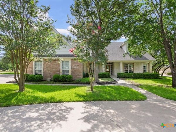 901 Salado Oaks Drive, Salado, TX 76571