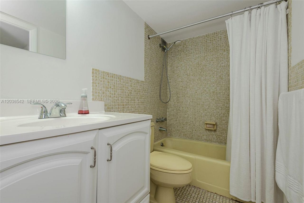 401 Ocean Dr , Unit 810, Miami Beach, FL 33139 Photo