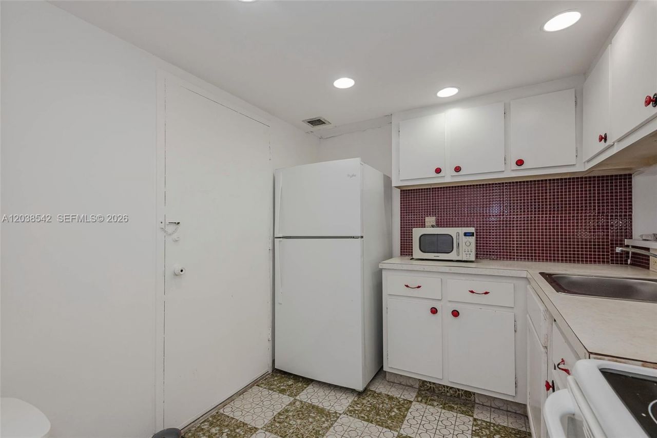 401 Ocean Dr , Unit 810, Miami Beach, FL 33139 Photo