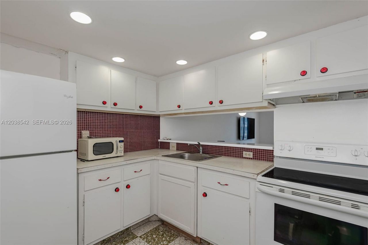 401 Ocean Dr , Unit 810, Miami Beach, FL 33139 Photo