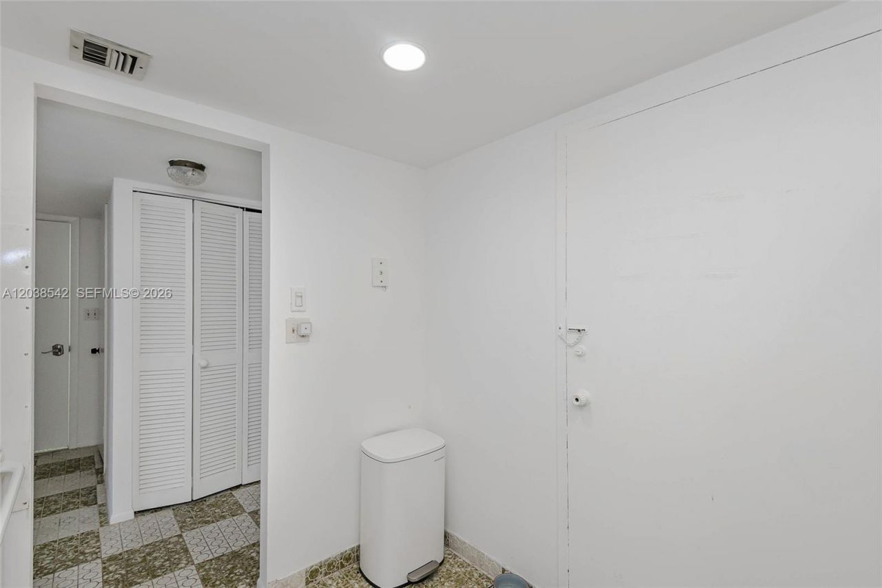 401 Ocean Dr , Unit 810, Miami Beach, FL 33139 Photo