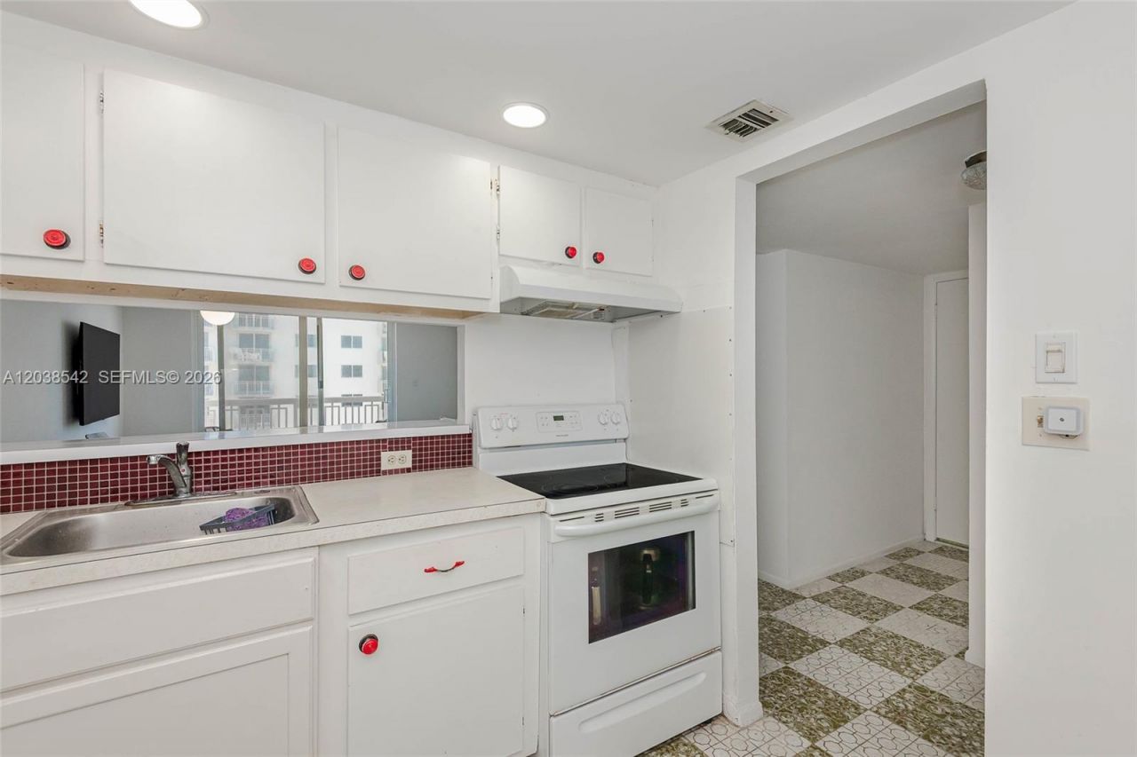 401 Ocean Dr , Unit 810, Miami Beach, FL 33139 Photo