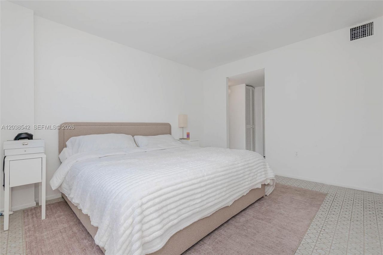 401 Ocean Dr , Unit 810, Miami Beach, FL 33139 Photo
