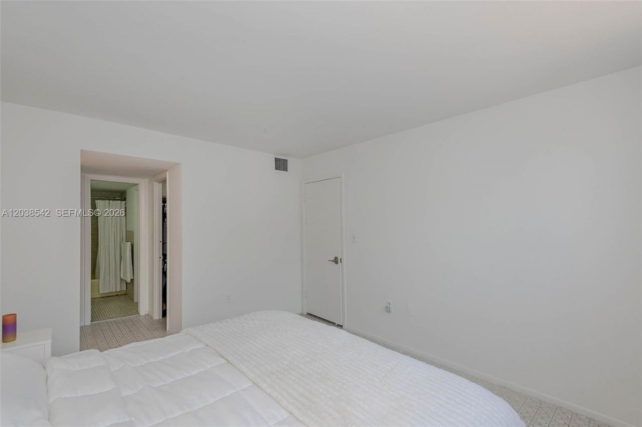 401 Ocean Dr , Unit 810, Miami Beach, FL 33139 Photo