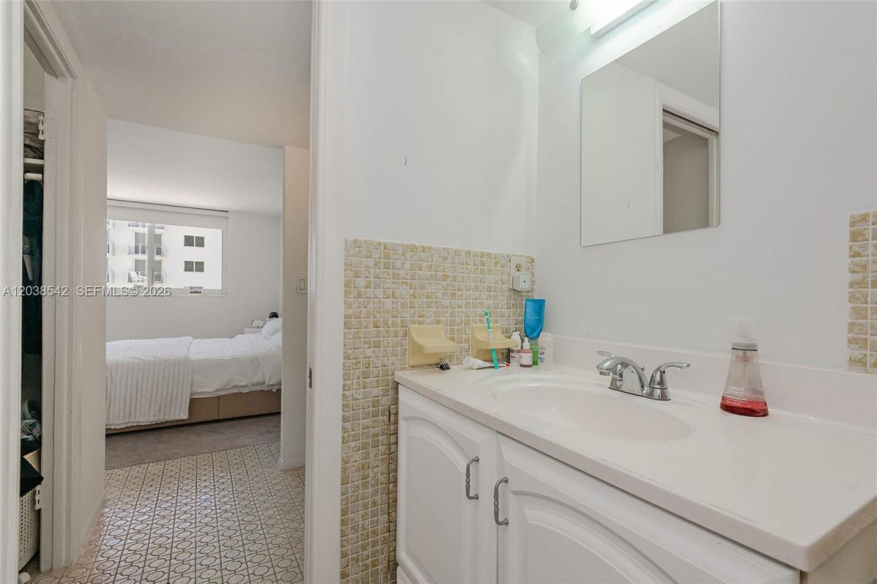 401 Ocean Dr , Unit 810, Miami Beach, FL 33139 Photo
