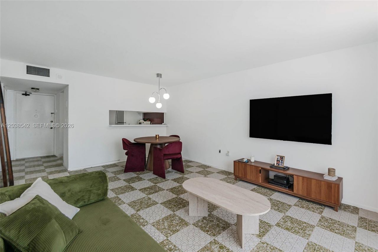 401 Ocean Dr , Unit 810, Miami Beach, FL 33139 Photo