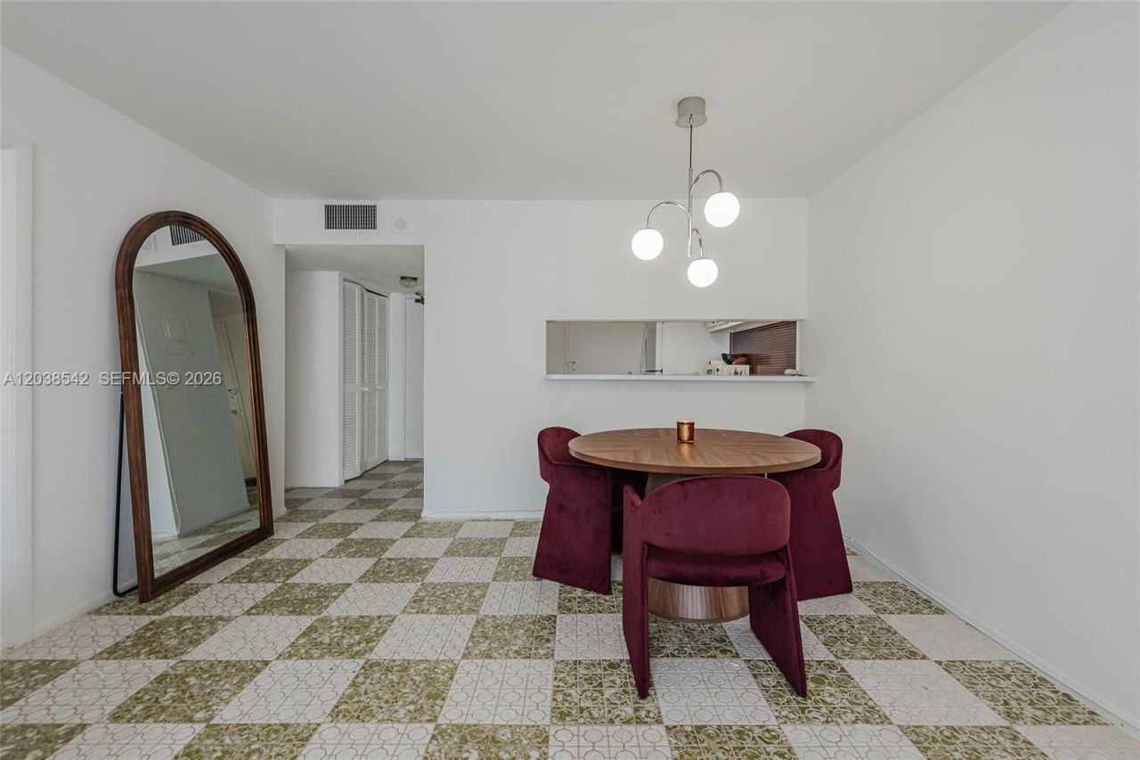 401 Ocean Dr , Unit 810, Miami Beach, FL 33139 Photo