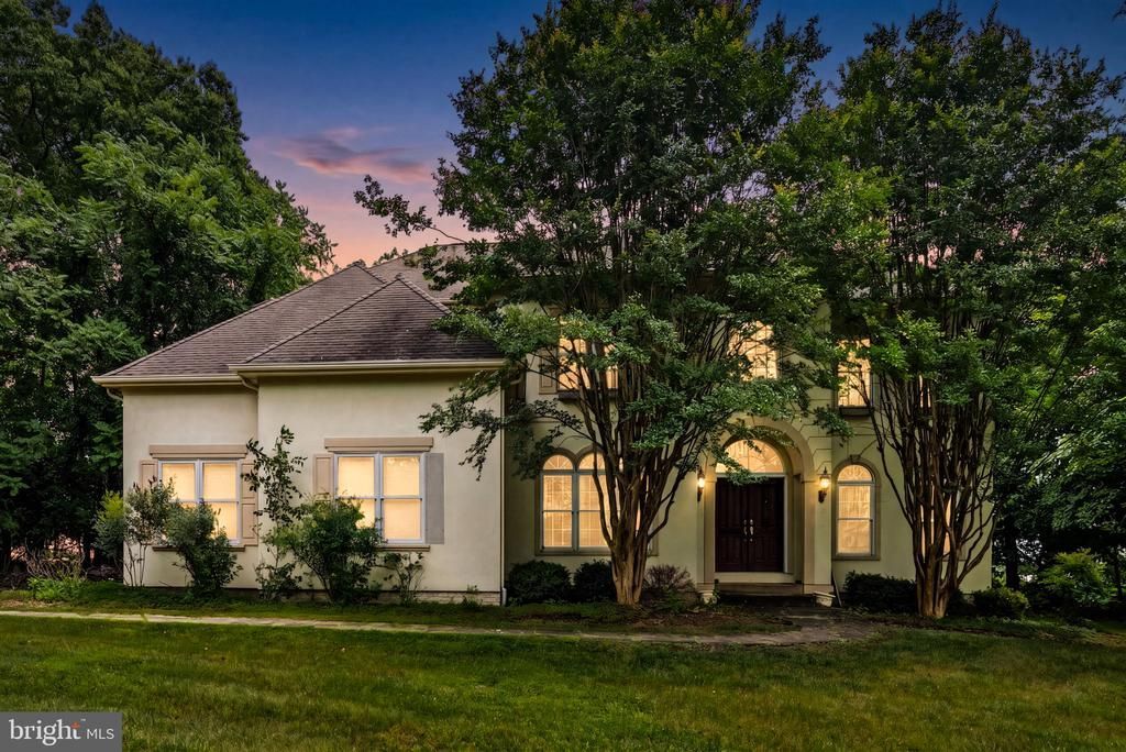 17951 Stoneleigh Drive, Round Hill, VA 20141 Main Photo