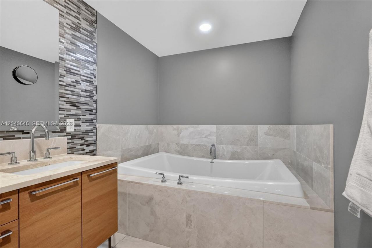 17001 Collins Ave, Unit 3402, Sunny Isles Beach, FL 33160 Photo