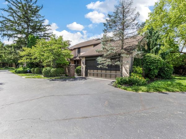 141 Flores Place , Columbus, OH 43213