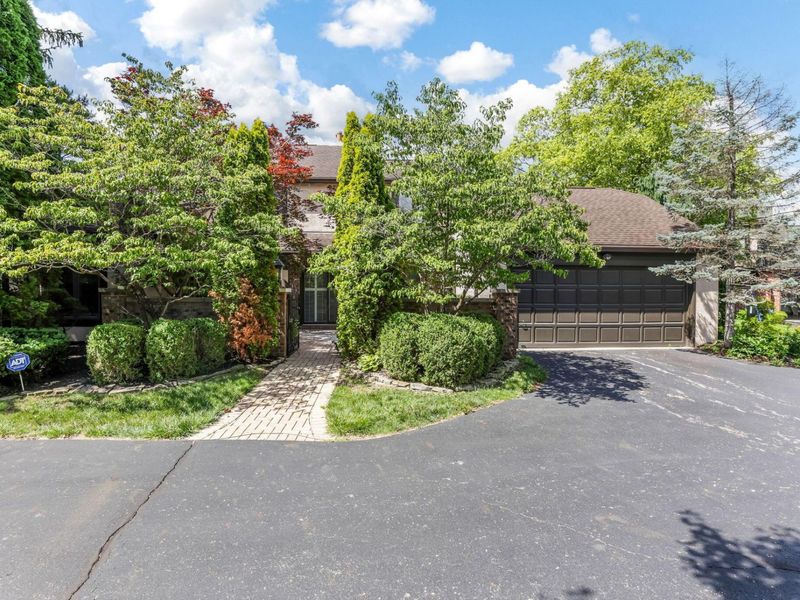 141 Flores Place, Columbus, OH 43213 Photo 2