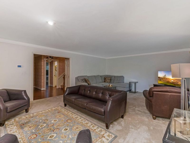 141 Flores Place, Columbus, OH 43213 Photo 6