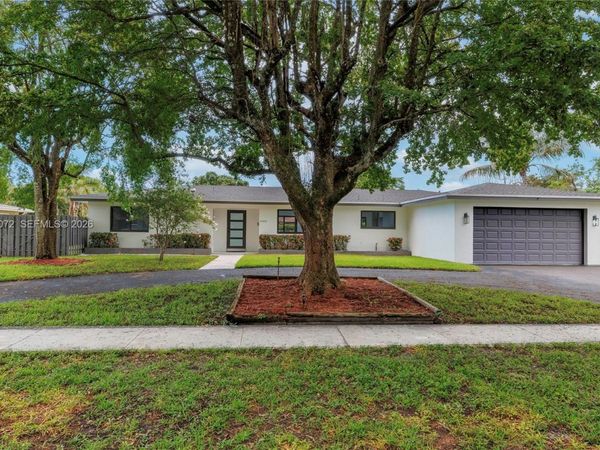 6940 NW 6th St , Plantation, FL 33317