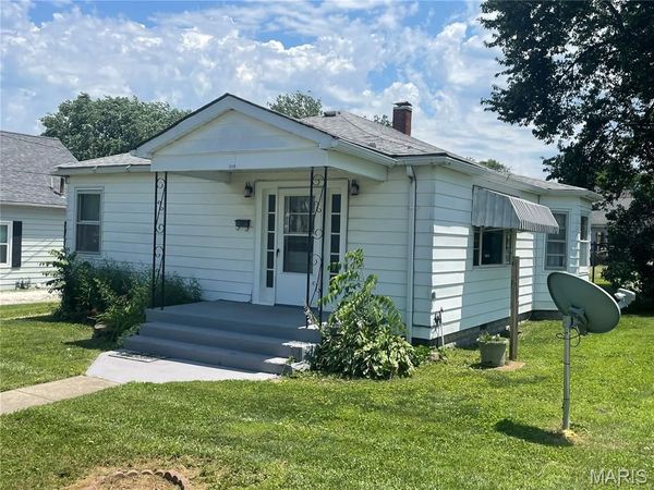 208 E Exchange Street, Jerseyville, IL 62052