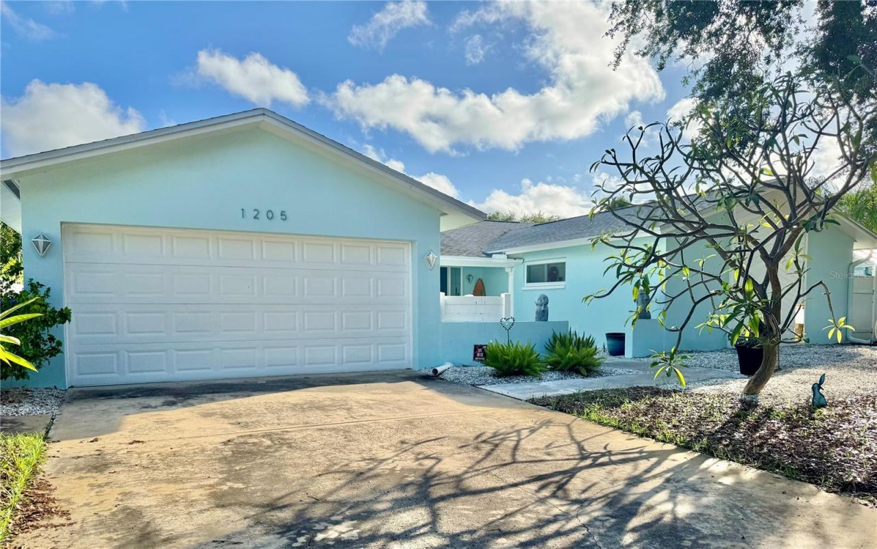 1205 79th Street S, Saint Petersburg, FL 33707 Main Photo