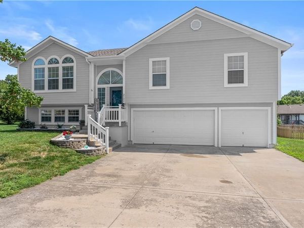 2102 Grant Circle, Greenwood, MO 64034