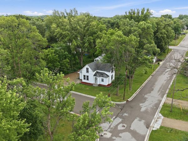 100 3rd Avenue SE, New London, MN 56273