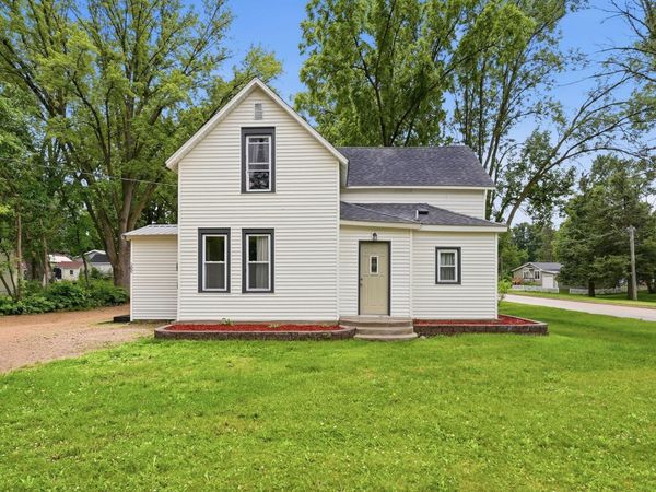 100 3rd Avenue SE, New London, MN 56273