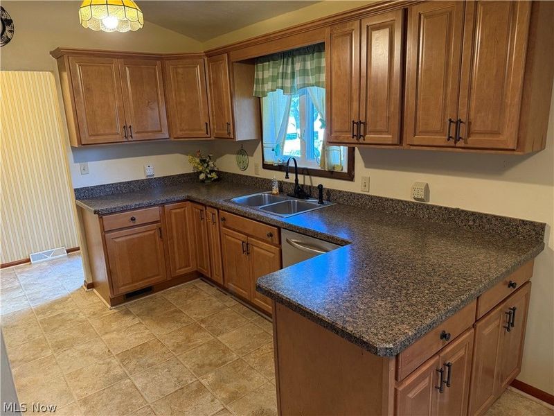 2174 Rockefeller Road , Wickliffe, OH 44092 Photo 3