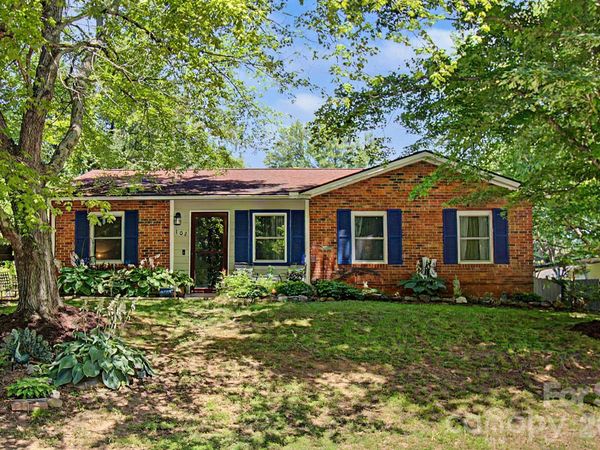 102 Wicklow Drive, Asheville, NC 28806