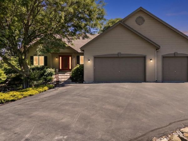 21604 W Bonnie LANE, Lannon, WI 53046