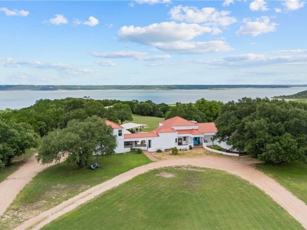 6750 N Lakeview Drive, Salado, TX 76571