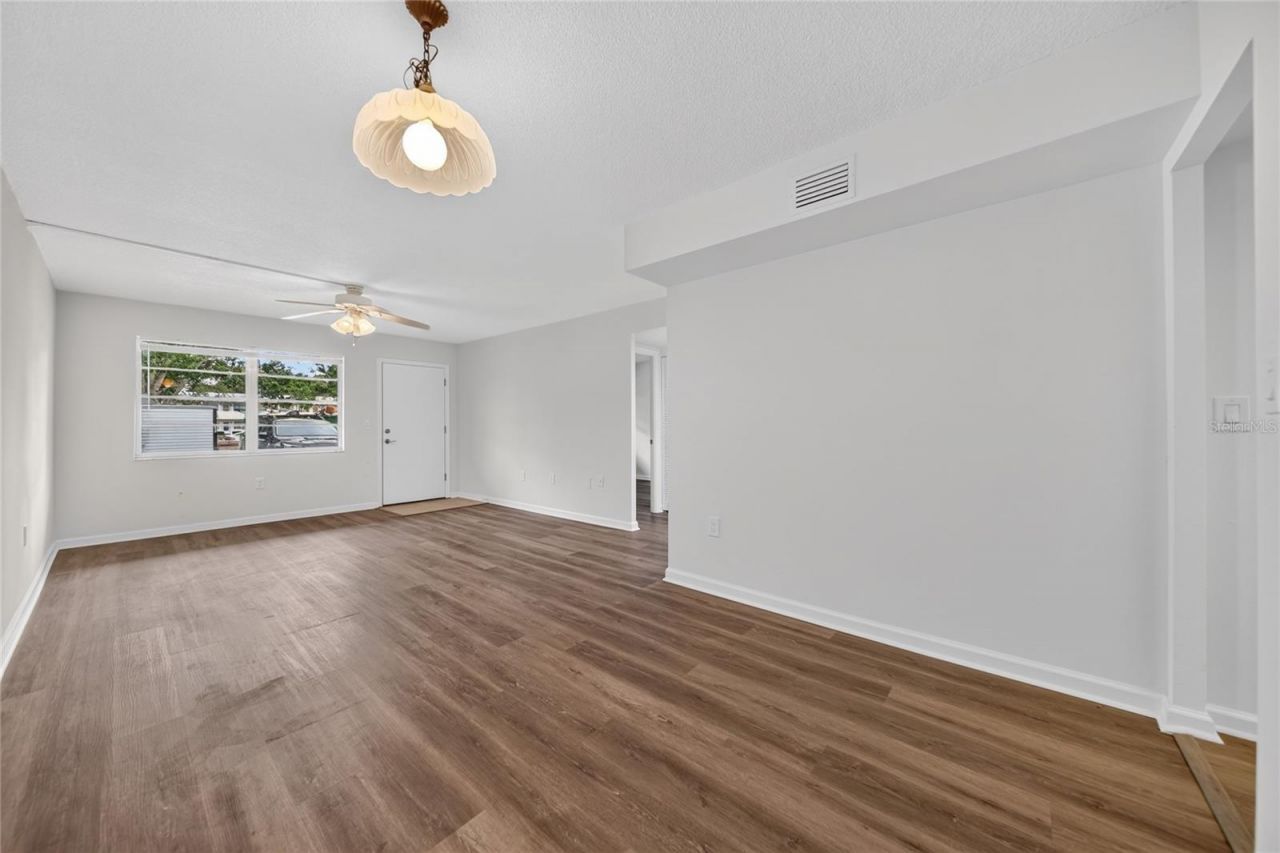 951 79th Avenue N, Unit 115, Saint Petersburg, FL 33702 Photo