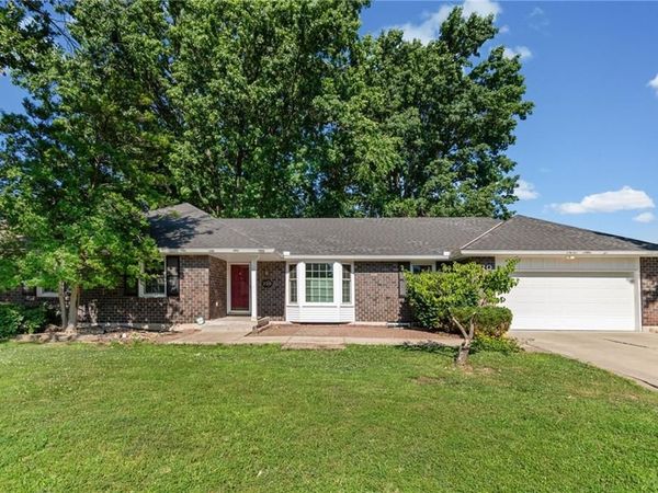 320 SE Westwind Drive, Lee's Summit, MO 64063