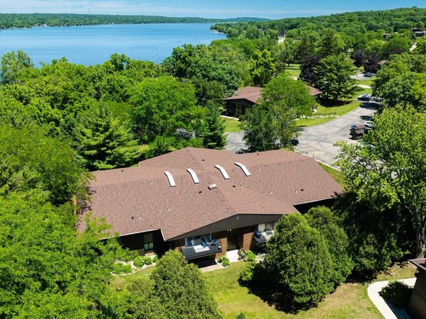 22 Zurich Ct, Unit 22-06, Geneva, WI 53147