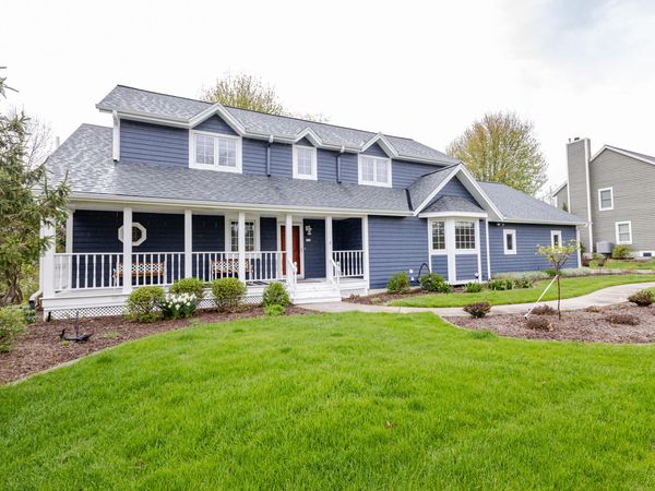 438 River Bluff Cir, Oconomowoc, WI 53066