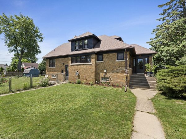 2719 E Holmes Ave, Cudahy, WI 53110