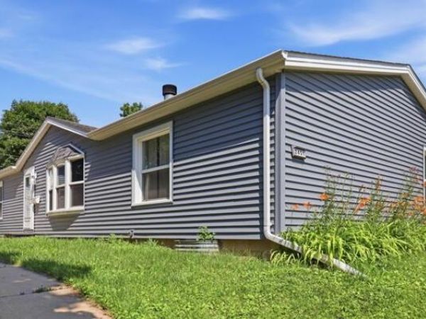 2451 S 92nd St, West Allis, WI 53227