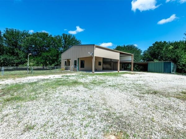 1075 County Road 270 , Hico, TX 76457